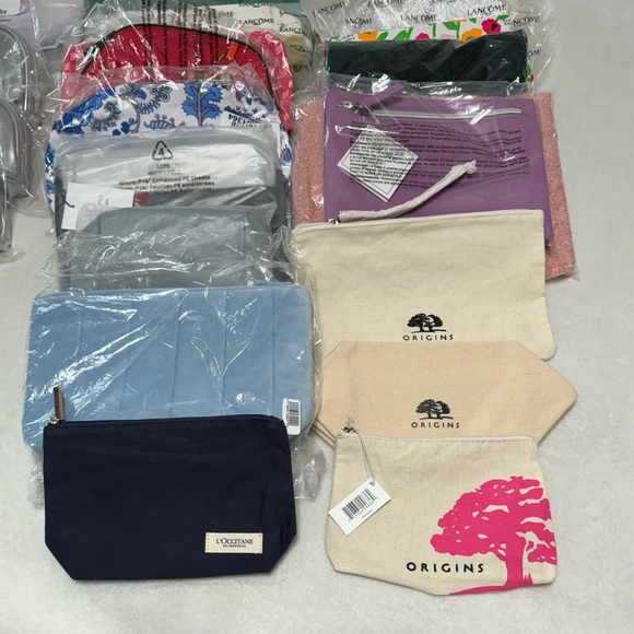 Cosmetics bag bundle. / Custom variety packs . 22 pcs - Picture 3 of 5